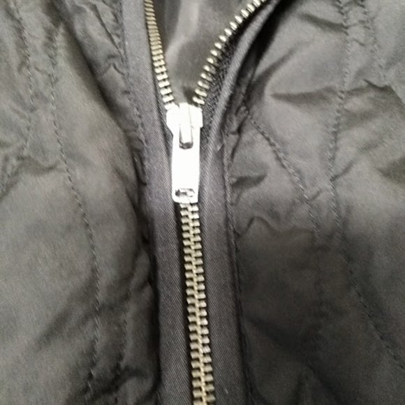 Old Navy Black Lightweight Quilted Vest Size S - Picture 5 of 6